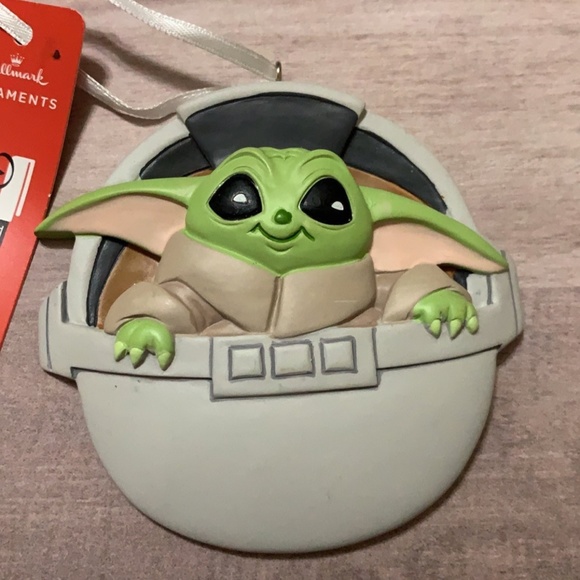 HALLMARK STAR WARS: THE MANDALORIAN GROGU IN HOVERING PRAM ORNAMENT - Picture 4 of 4